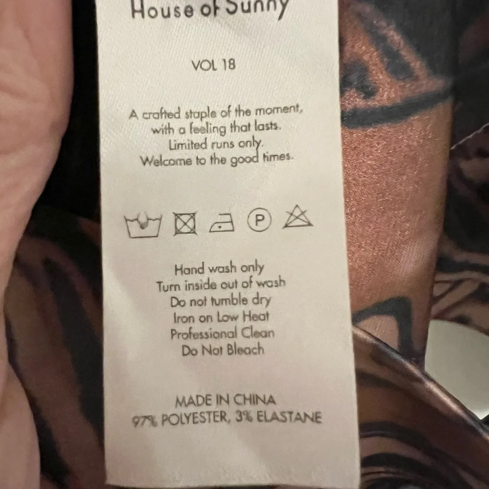 House of sunny 
MAHOGANY PARADISE PARTY TOP_8